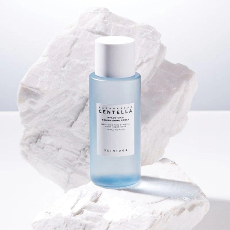 Skin 1004 - MADAGASCAR CENTELLA HYALU-CICA BRIGHTENING TONER 210ML